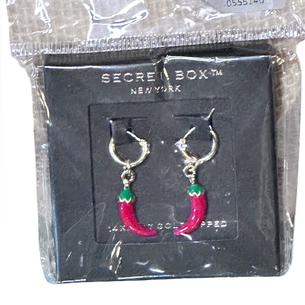 NIP Secret Box New York Chili Pepper Huggie Hoop Earrings